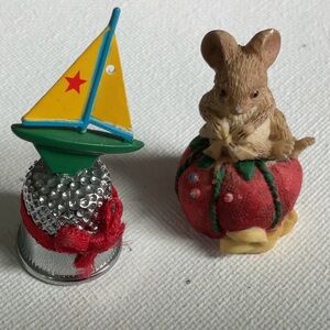 VGT. Enesco 1986 Silver Thimble on Sailboat & Mouse Figurine on Red Tomato